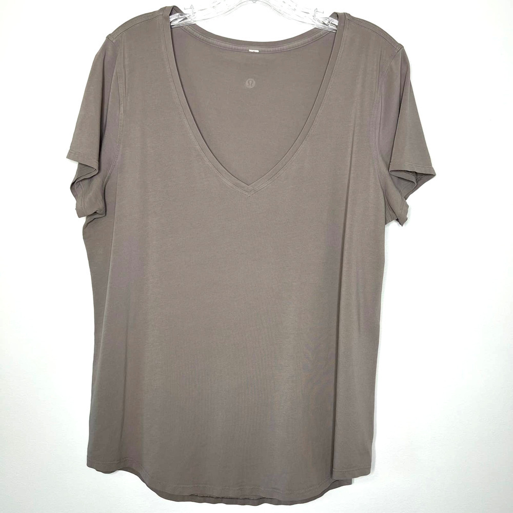 Lululemon Women's Top Taupe Gray Low V-Neckline / Short Sleeves / Size M/L